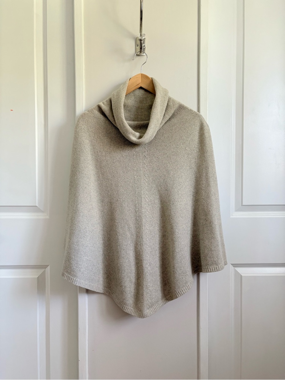 Weekend Max Mara Cashmere Poncho Cape – Made in Italy – Oatmeal